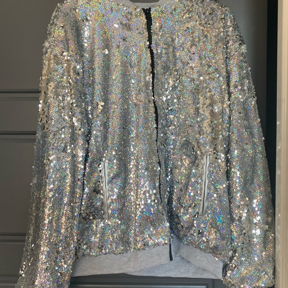 L&B Jackets & Blazers - Show stopper sequin jacket !